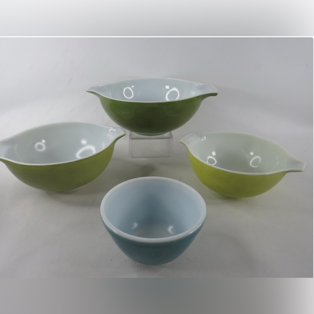 "Vintage" Pyrex Bowls Lot of 4 [C746] - Picture 4 of 12